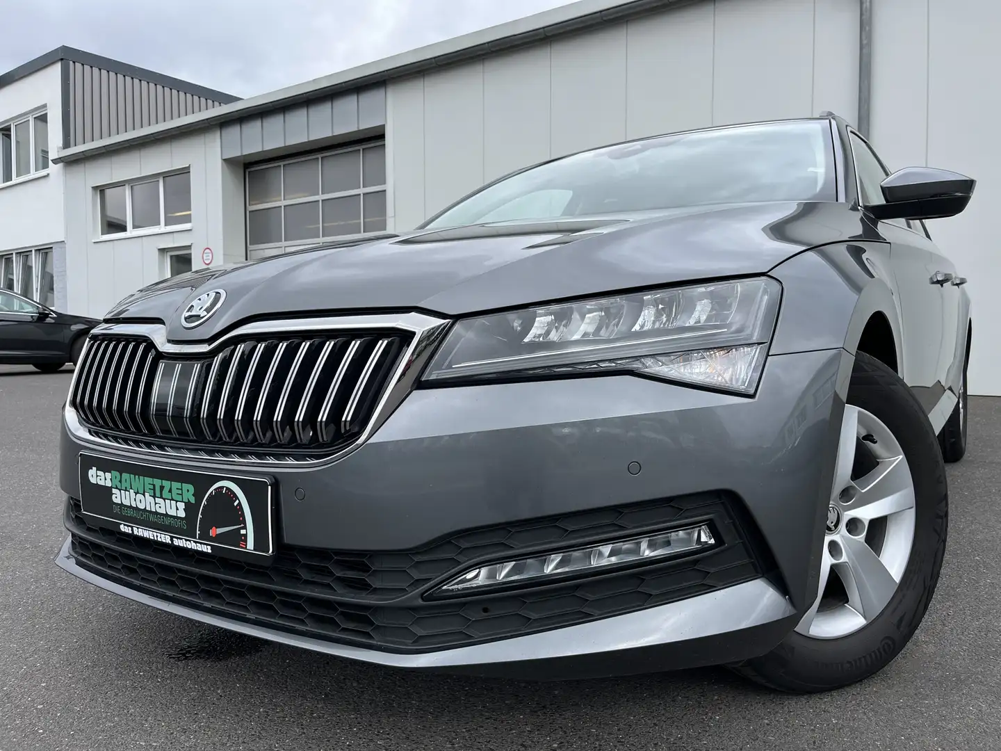 Skoda Superb Combi 2.0 TDI Ambition 125€ m. 20% Anzahlung Nav Szürke - 1