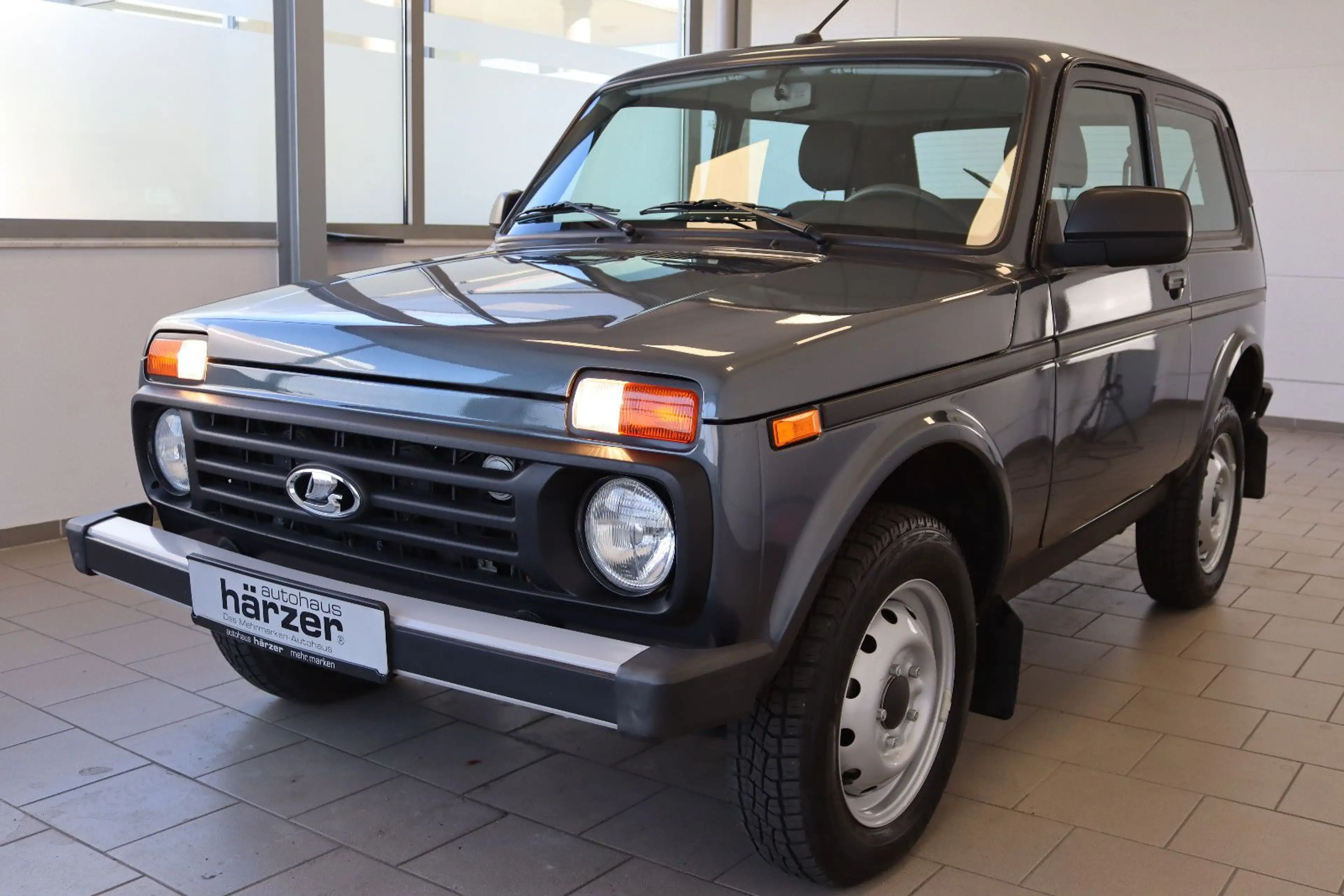 Lada Niva Legend 4x4 *AHK*el.Fensterheber*Radio* — photo 2