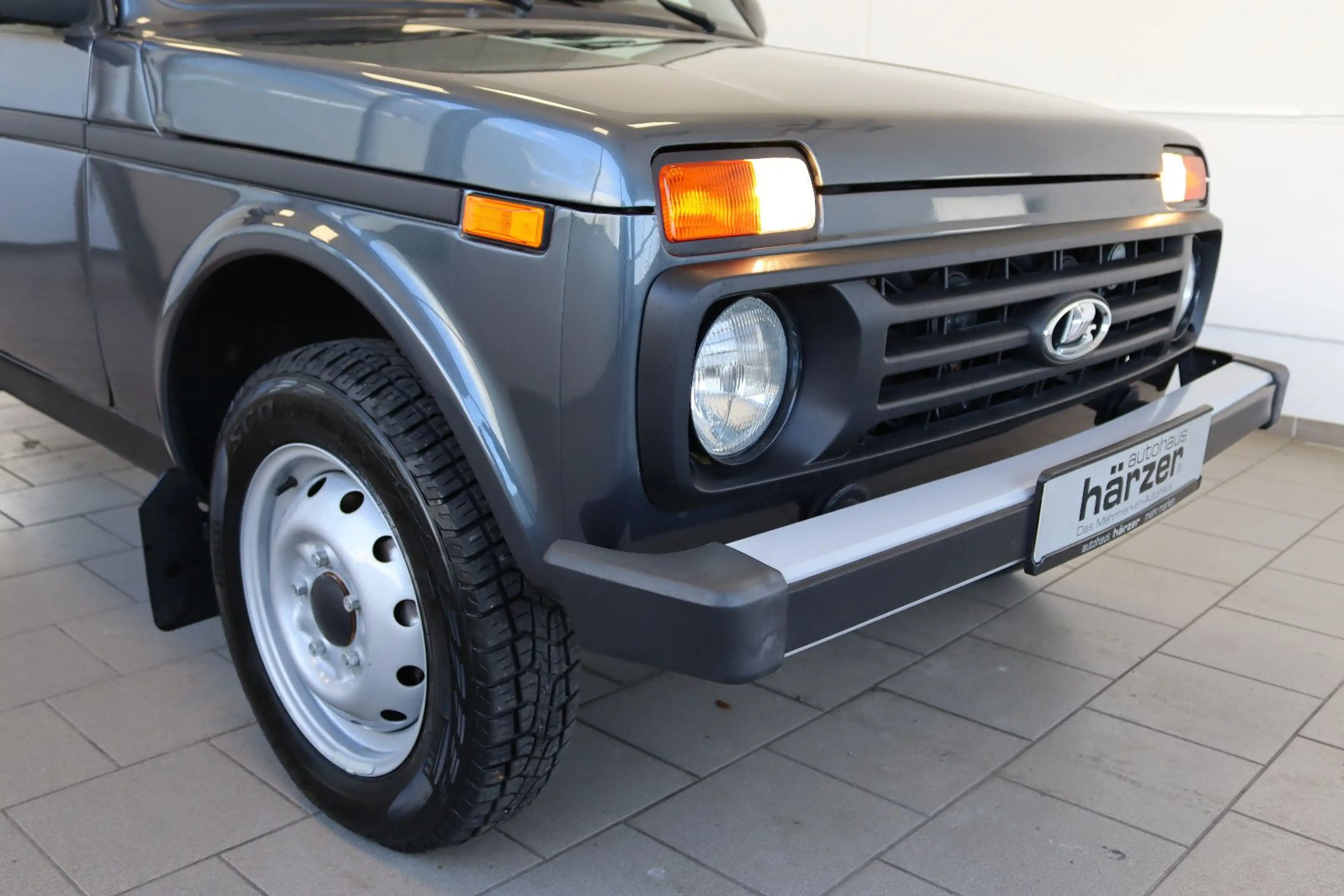 Lada Niva Legend 4x4 *AHK*el.Fensterheber*Radio* — photo 5