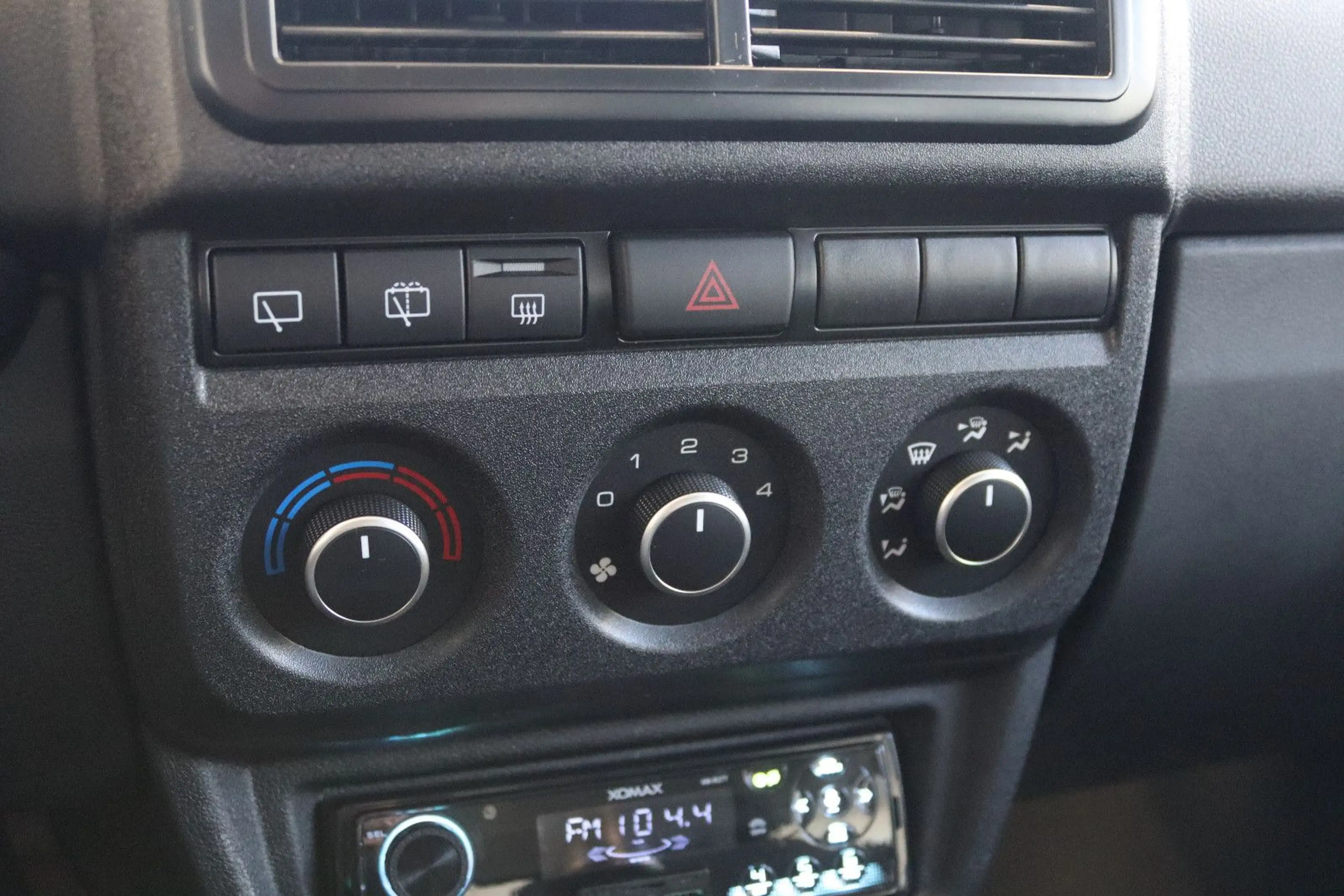 Lada Niva Legend 4x4 *AHK*el.Fensterheber*Radio* — photo 13