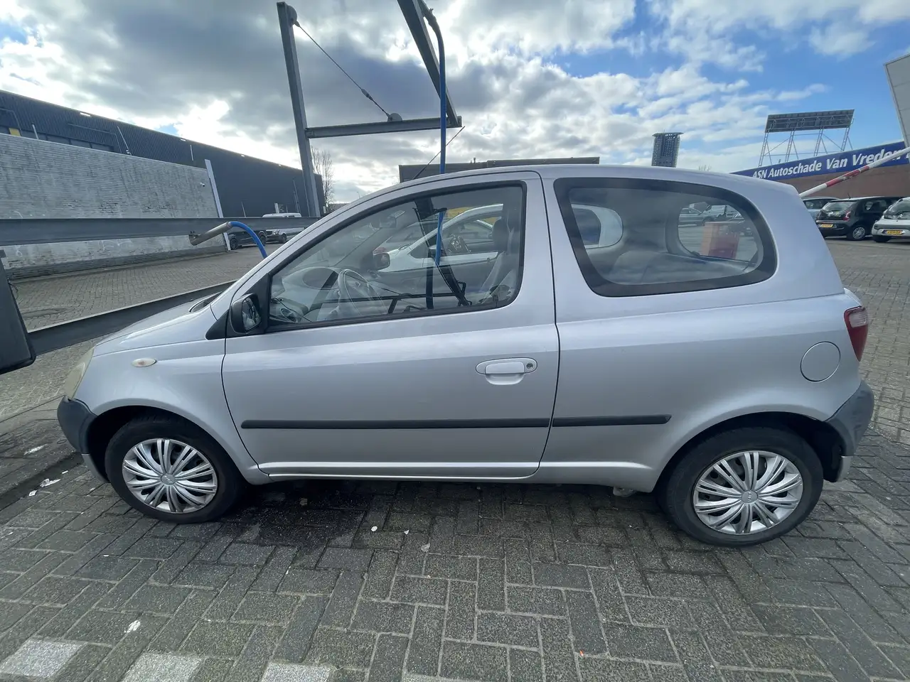 Toyota Yaris 1.0-16V VVT-i Terra, foto 3