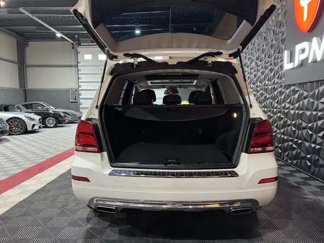 Mercedes-Benz GLK view 23