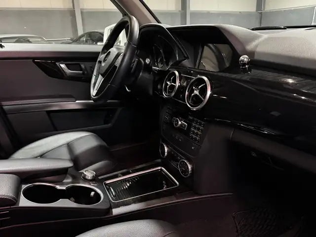 Mercedes-Benz GLK view 11