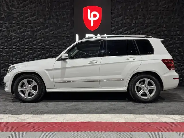 Mercedes-Benz GLK view 4