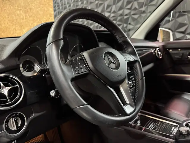 Mercedes-Benz GLK view 10