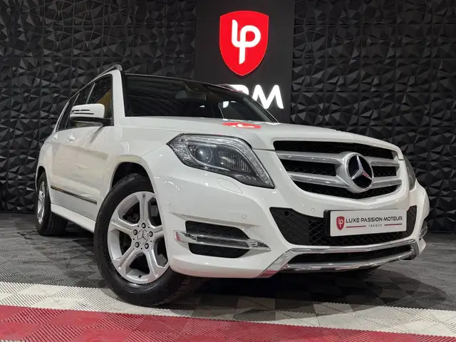 Mercedes-Benz GLK view 3