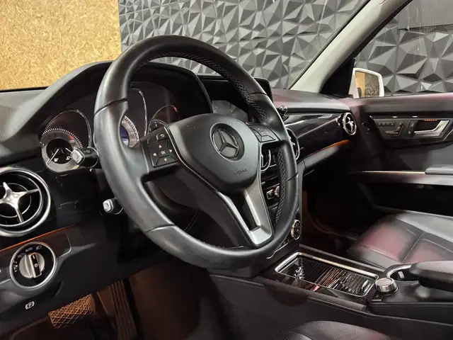 Mercedes-Benz GLK view 8