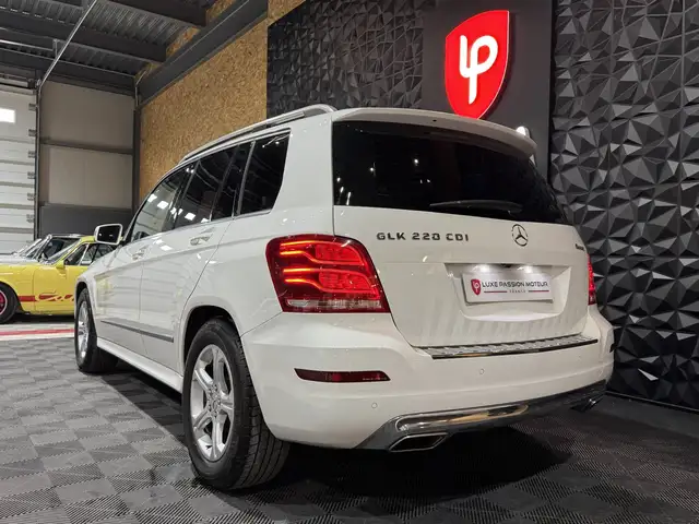 Mercedes-Benz GLK view 5