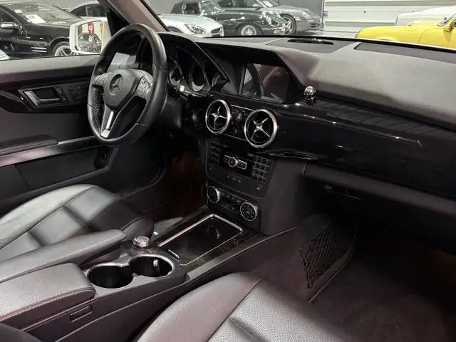 Mercedes-Benz GLK view 9