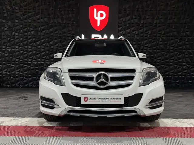 Mercedes-Benz GLK view 2
