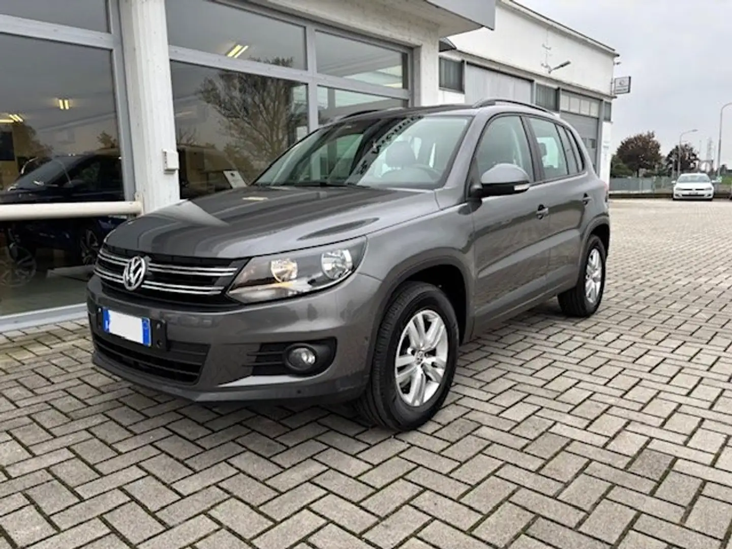 Volkswagen Tiguan Tiguan I 2011 1.4 tsi bm Trend Gris - 2
