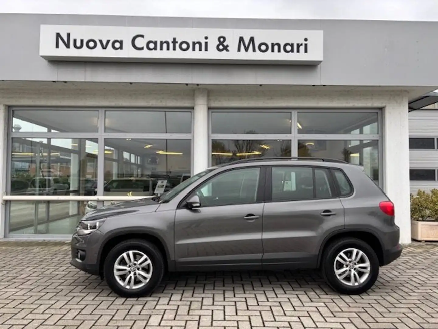 Volkswagen Tiguan Tiguan I 2011 1.4 tsi bm Trend Gris - 1