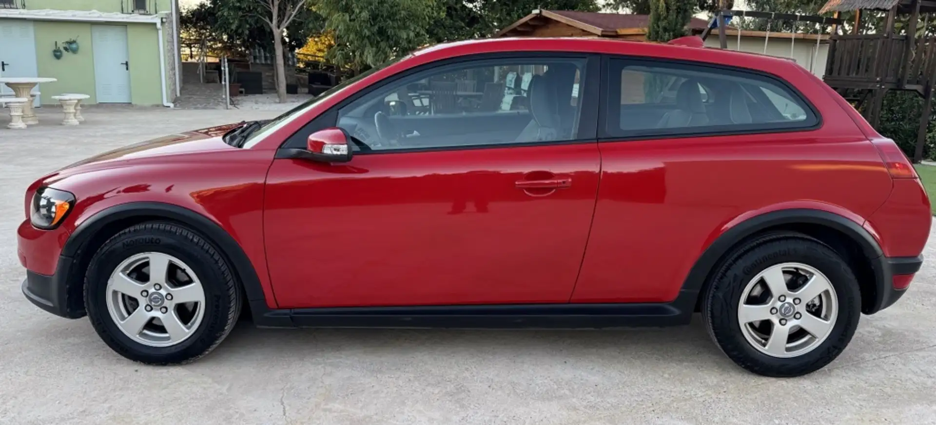 Volvo C30 1.6 Momentum Rood - 2