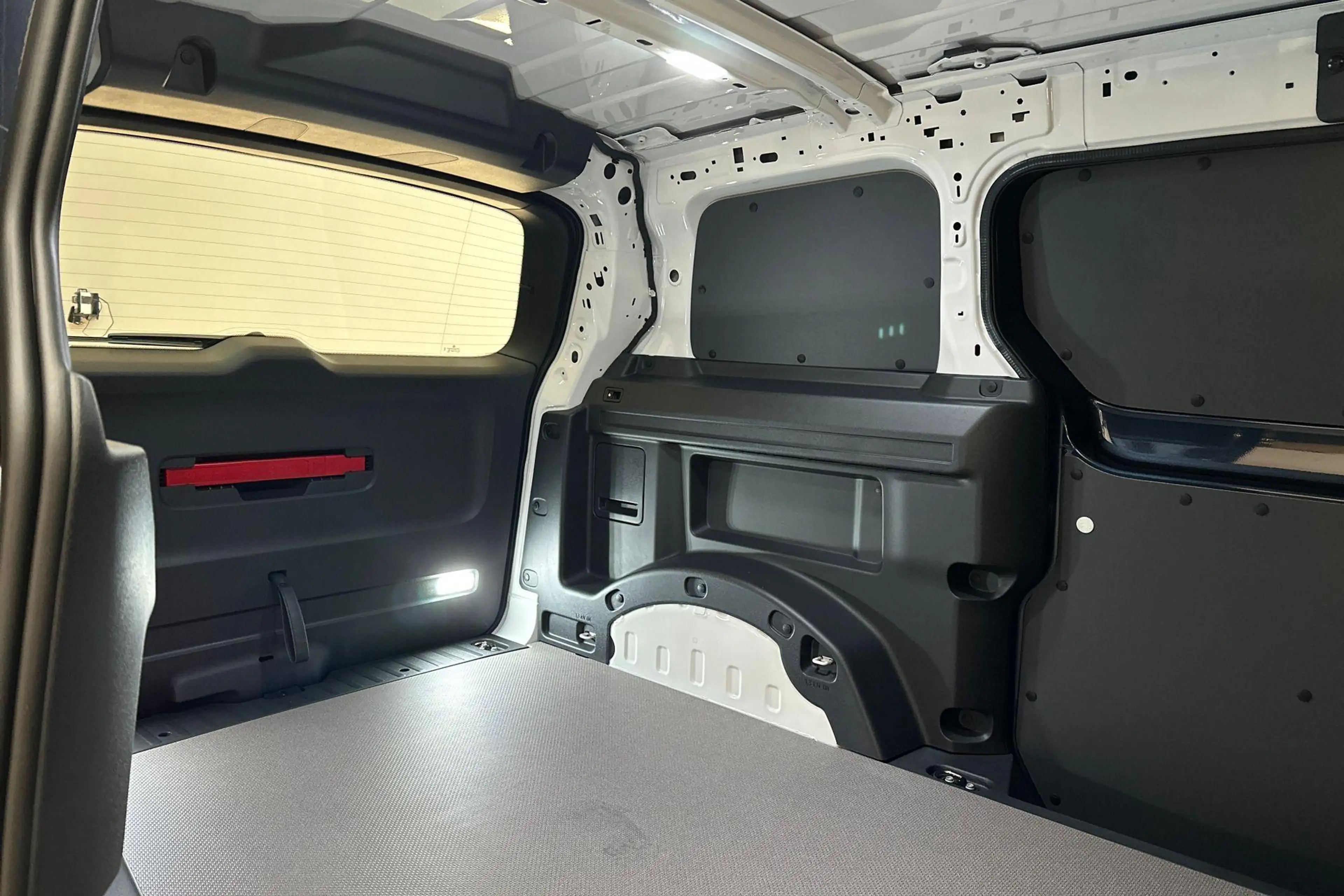 Volkswagen ID. Buzz Cargo Bulli Edition 286pk 79 kWh | Trekhaak Zwenkbaar, 3 — photo 13