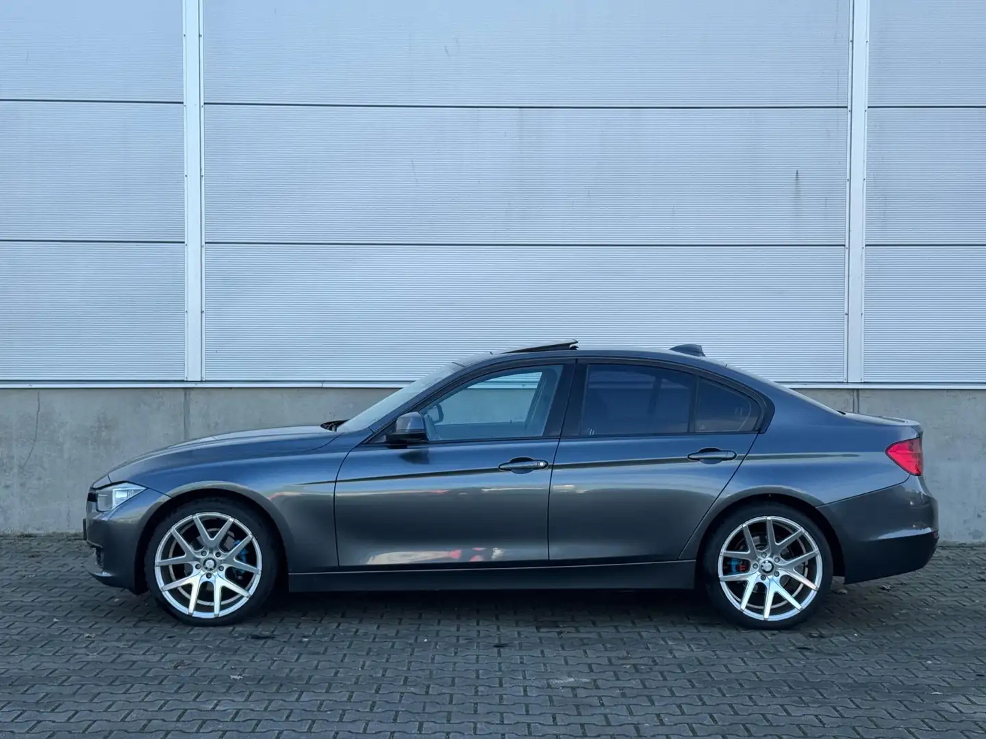 BMW 318 3-serie 318d High Ex CLIMA|NAVI|CRUISE|LEER|SCHUIF Grey - 2