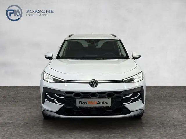 Volkswagen T-Roc view 2