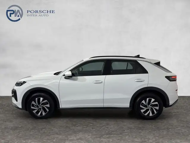 Volkswagen T-Roc view 3