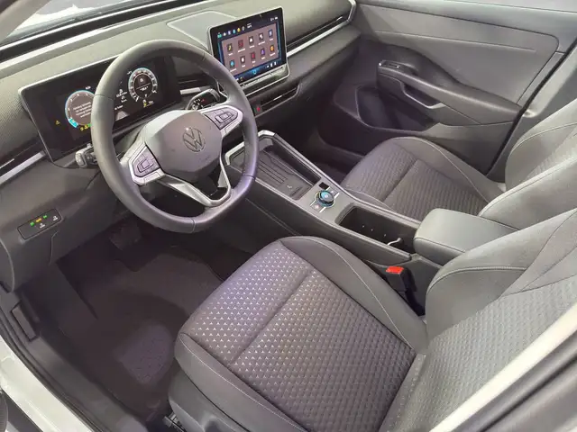 Volkswagen T-Roc view 6