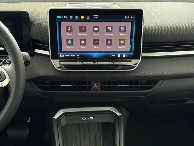 Volkswagen T-Roc view 11