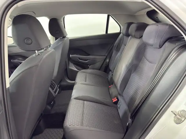 Volkswagen T-Roc view 15