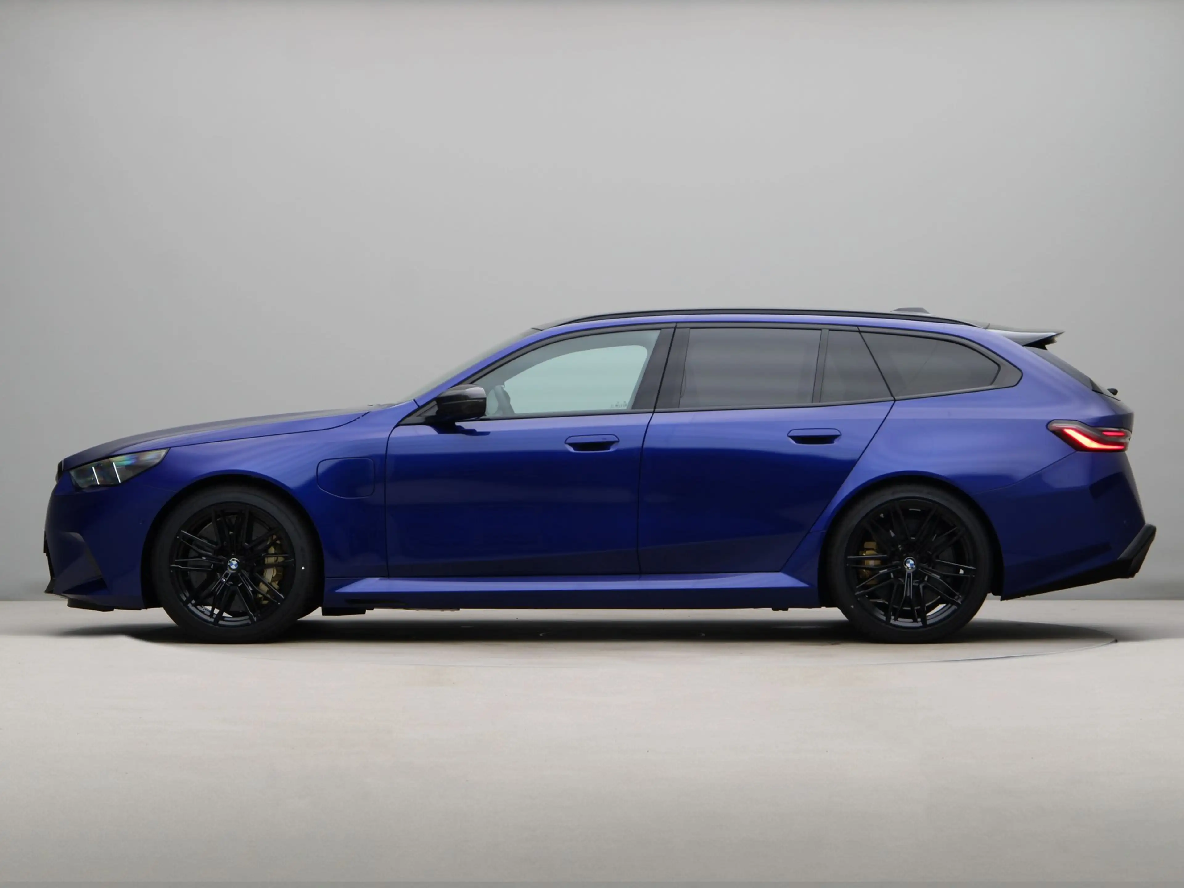 BMW M5 Touring — photo 12