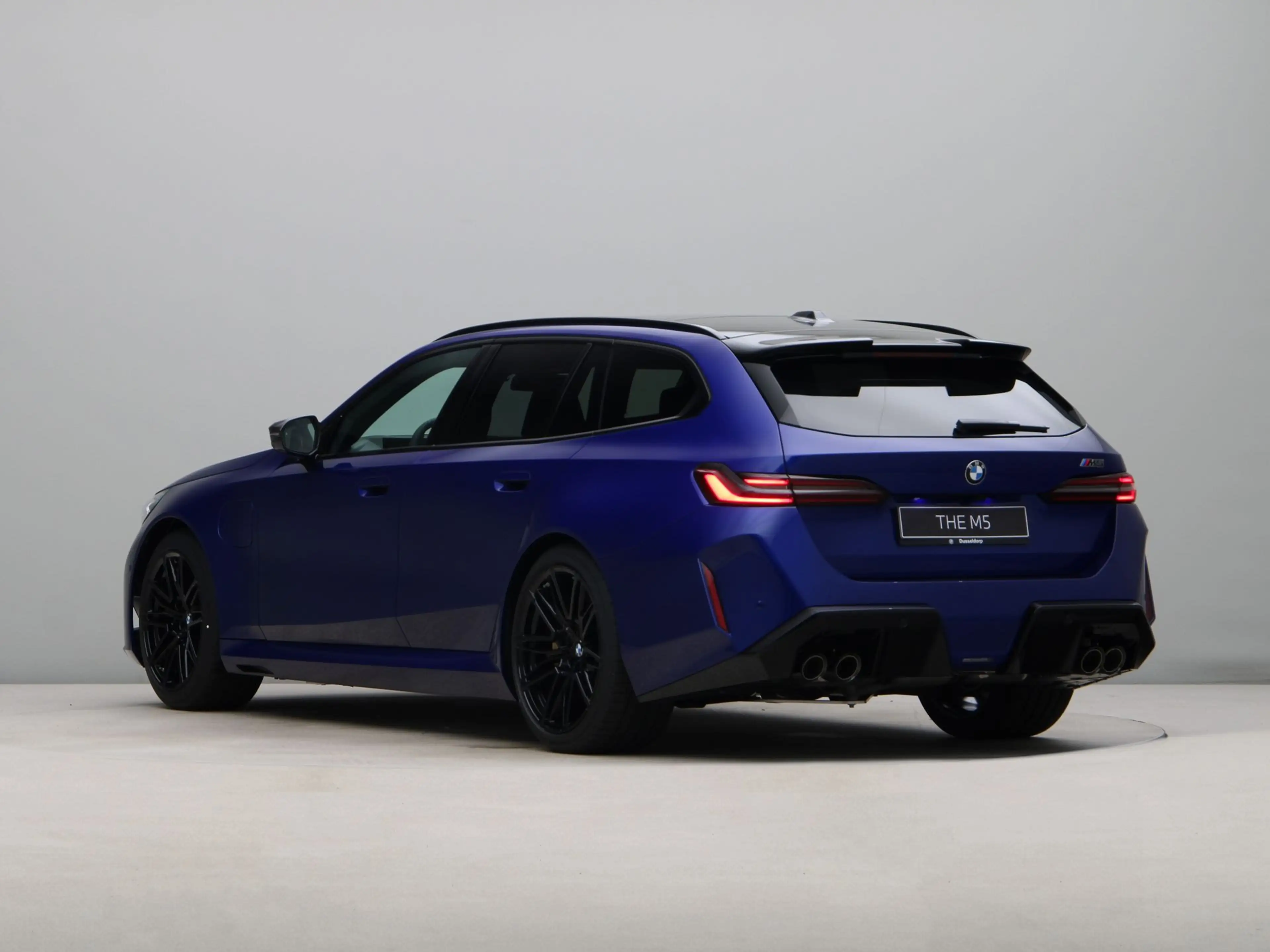 BMW M5 Touring — photo 11