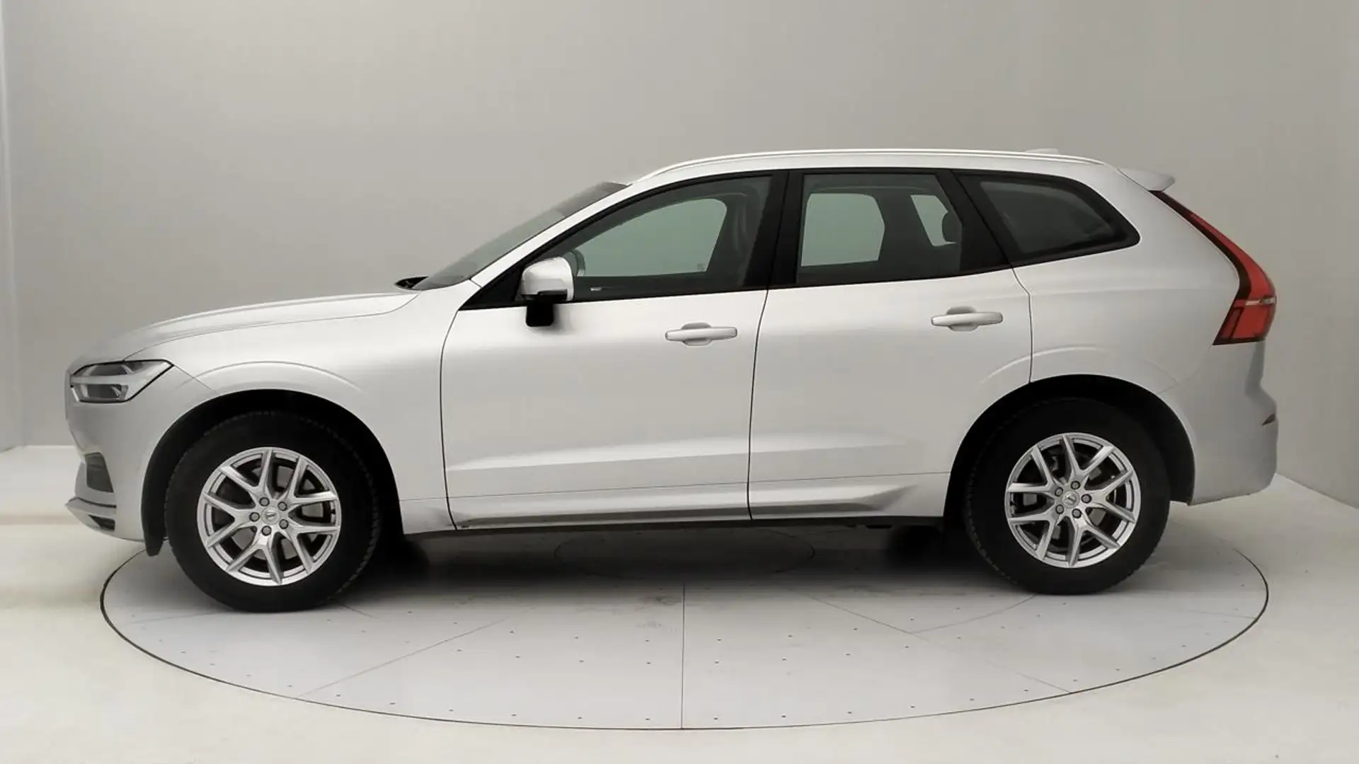 Volvo XC60 2.0 d5 Business awd geartronic my18 Silber - 2