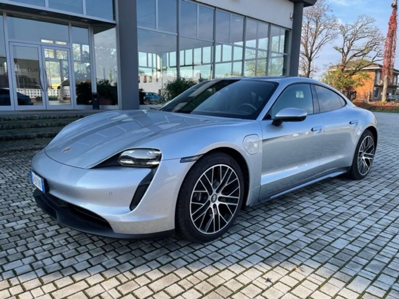 Porsche Taycan PASM/SPORT CHRONO/PERFORMANCE BATTERY PLUS/MATRIX