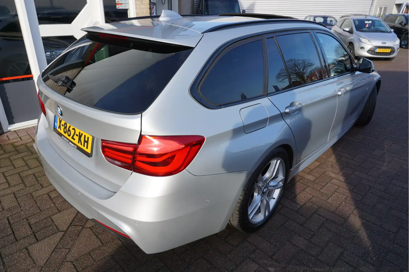 BMW 318 3-serie Touring 318I M Sport Edition Automaat Gris - 2