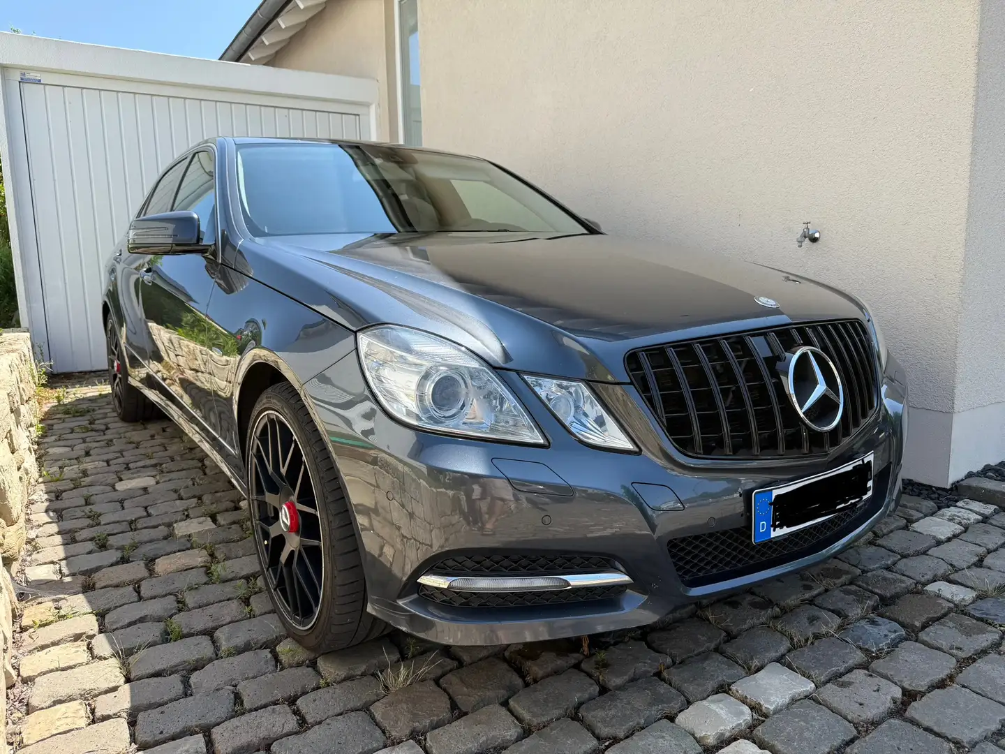 Mercedes-Benz E 220 E 220 CDI BlueEfficiency Avantgarde Grau - 1