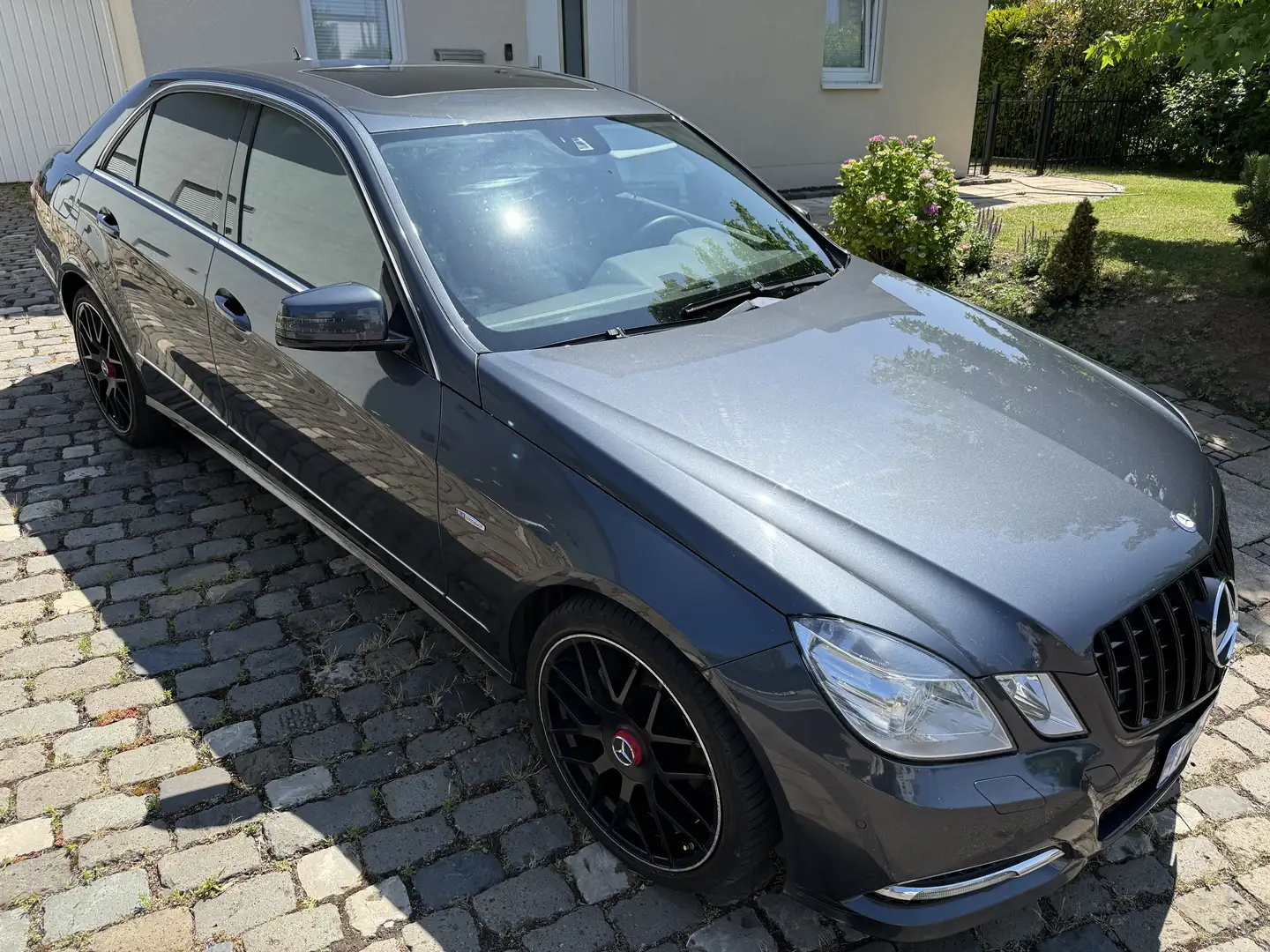 Mercedes-Benz E 220 E 220 CDI BlueEfficiency Avantgarde Grau - 2