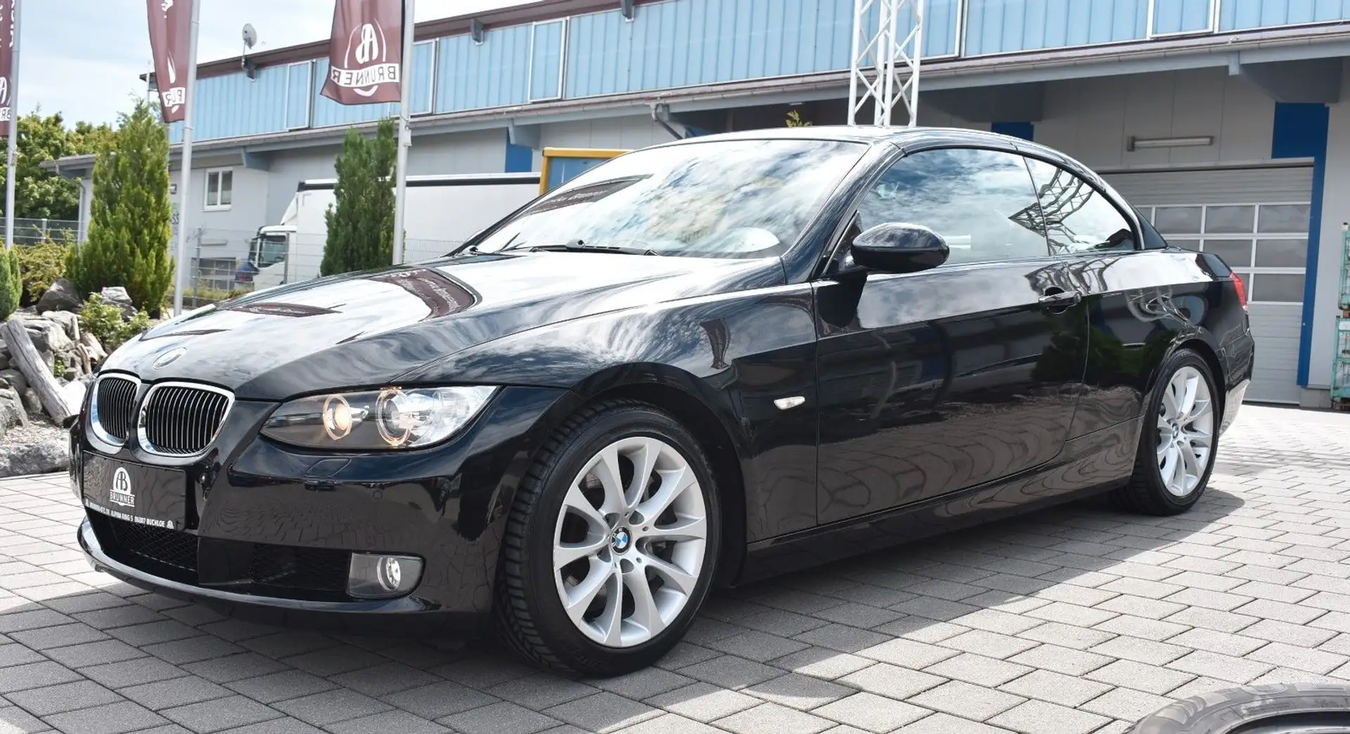 BMW 330 Baureihe 3 Cabrio 330i 2.Hand Schwarz - 2