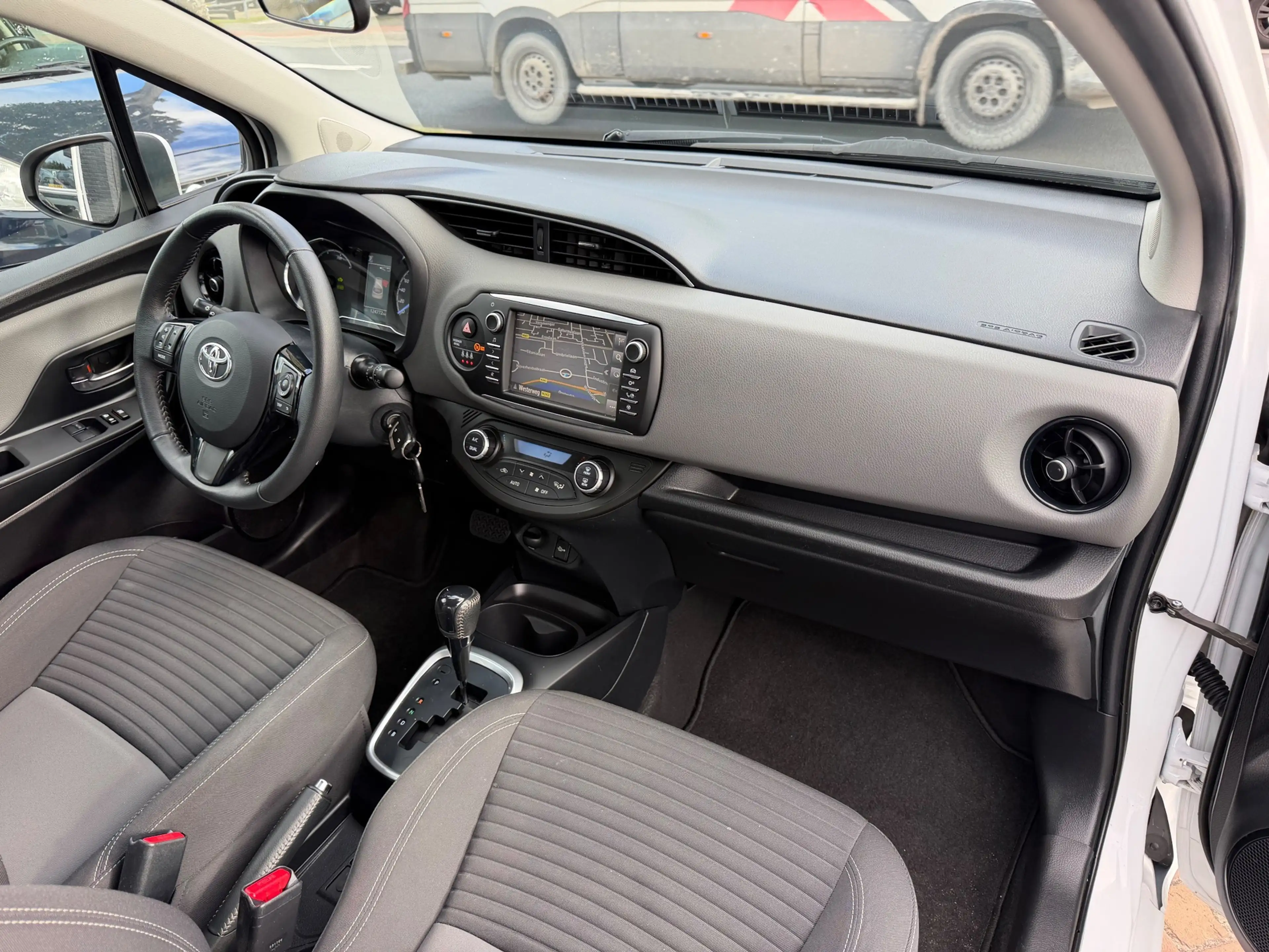 Toyota Yaris 1.5 Hybrid Aspiration Aut/Airco/Navi/Camra/Cruise/ — photo 11
