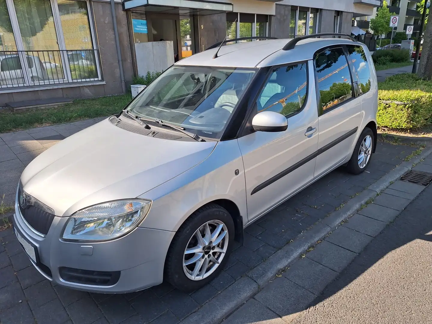 Skoda Roomster Roomster 1.6 16V TiptronicComfort Argent - 1