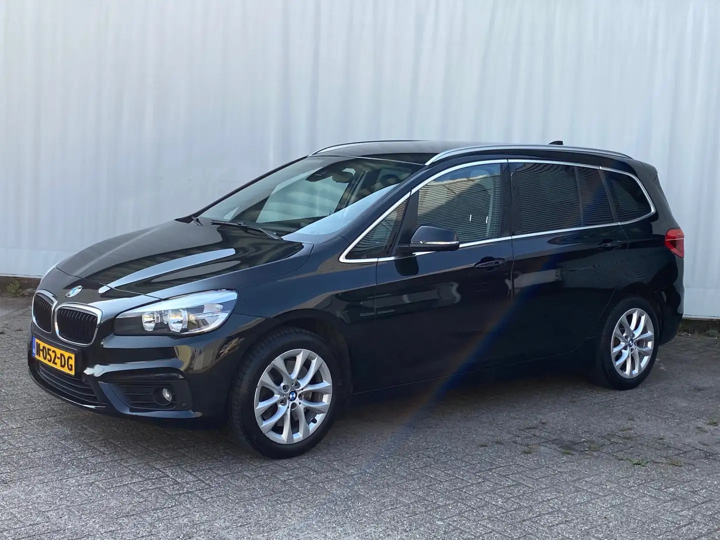 BMW 220 2-serie Gran Tourer 220i Aut. /leder / trekhaak/ h Zwart - 2