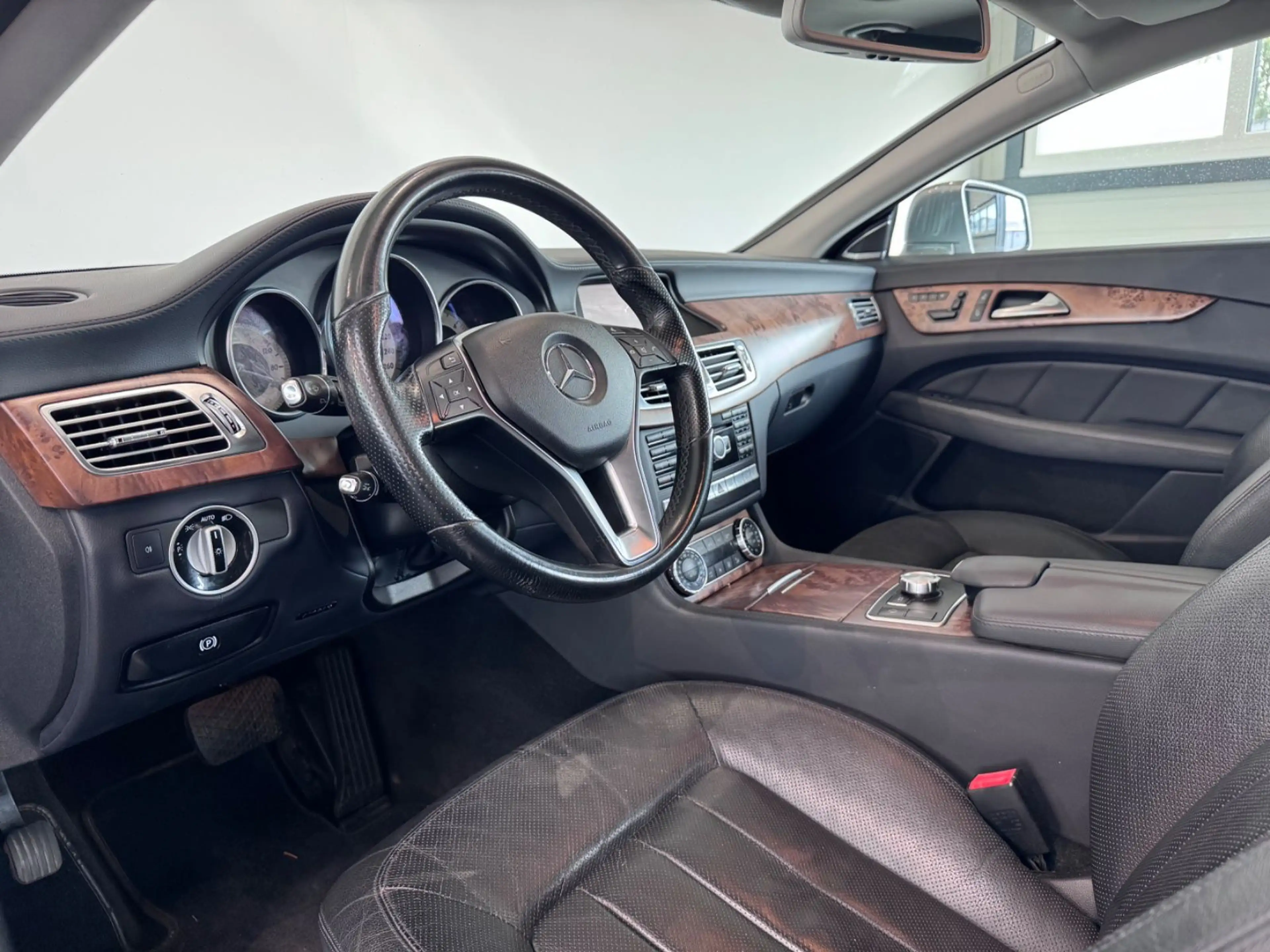 Mercedes-Benz CLS 350 *LED*NAVI*KAMERA*HARMAN* — photo 14