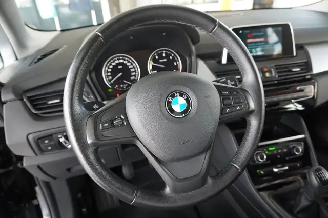 BMW 2 Series view 12
