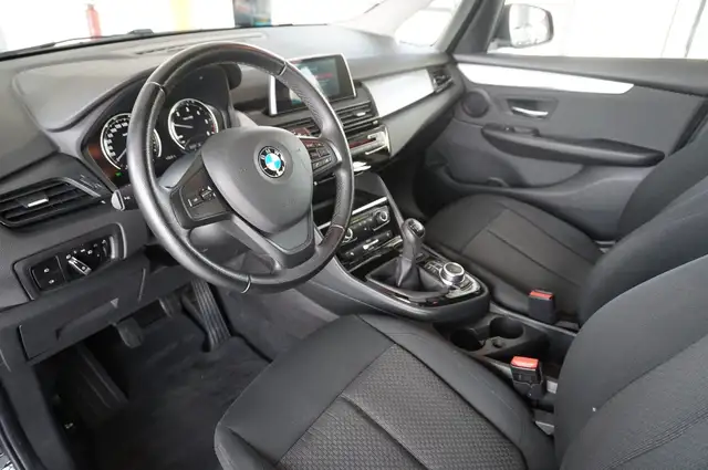 BMW 2 Series view 9