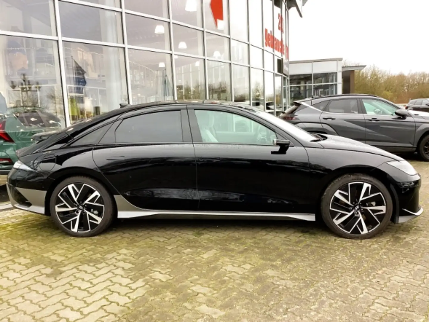 Hyundai IONIQ 6 Allradantrieb 77,4kWh Batt. Glasschiebedach, UNIQ- Schwarz - 2