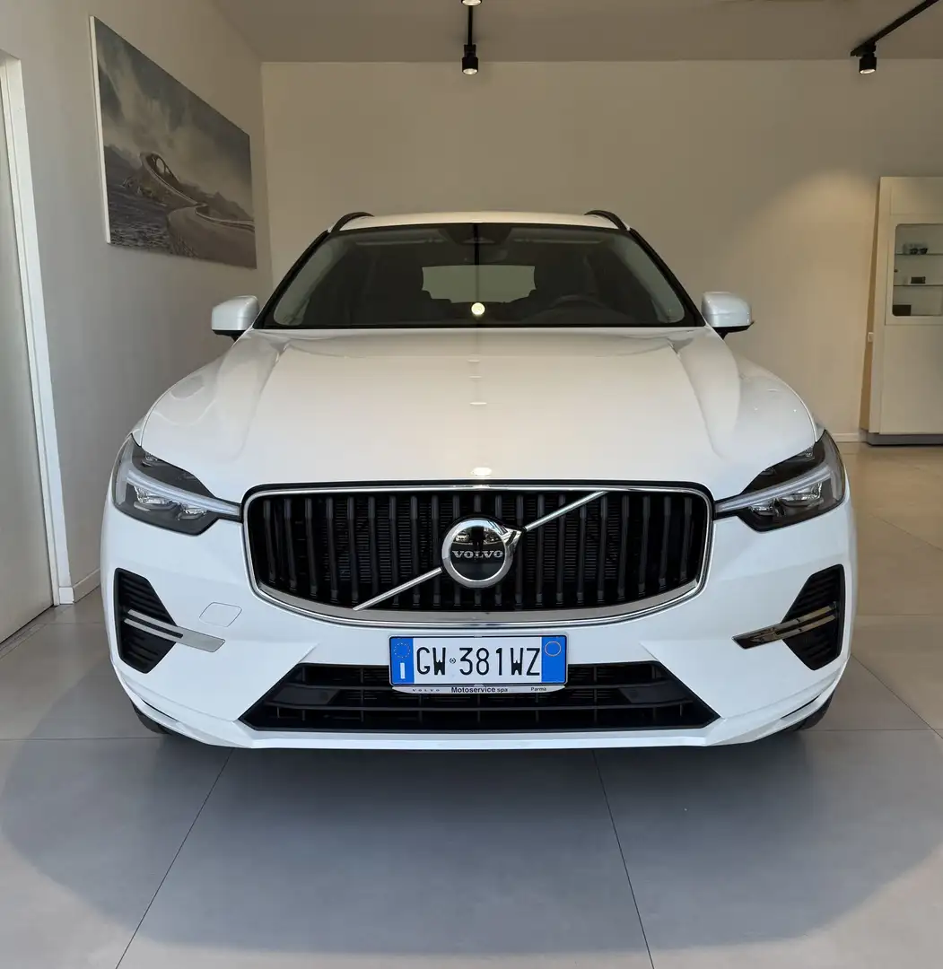 Volvo XC60 B4 automatico Core Bianco - 2