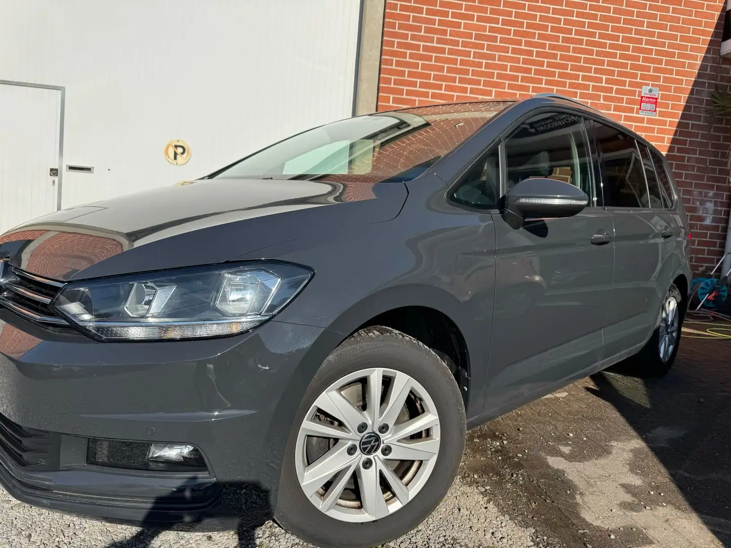 Volkswagen Touran 2.0+TDi+SCR+Confortline+DSG 13140€ HTVA Grijs - 1