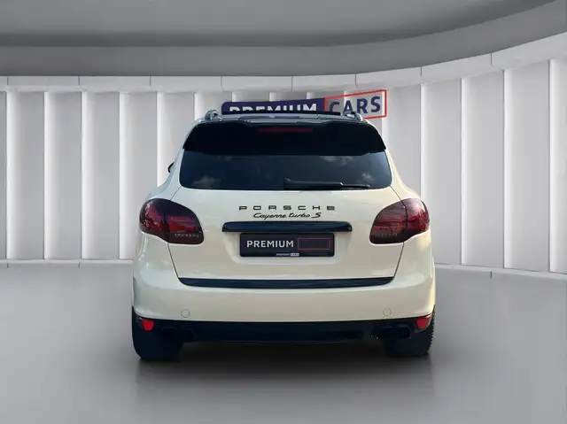Porsche Cayenne view 4