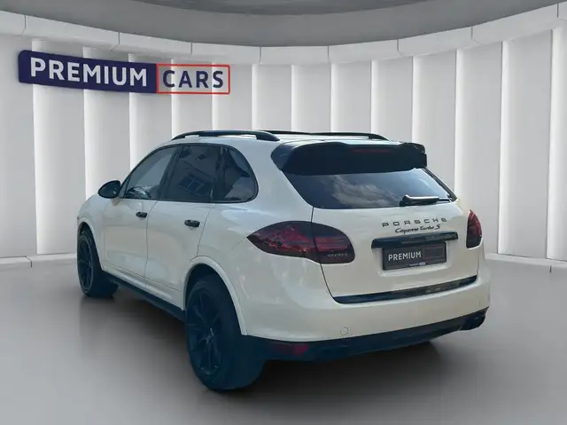 Porsche Cayenne view 3