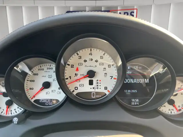 Porsche Cayenne view 13