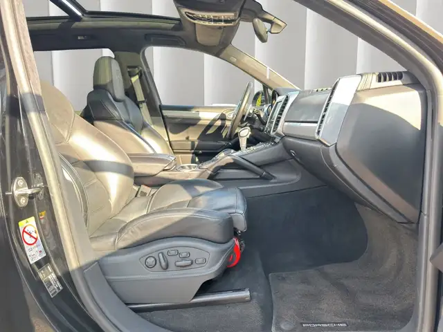 Porsche Cayenne view 15