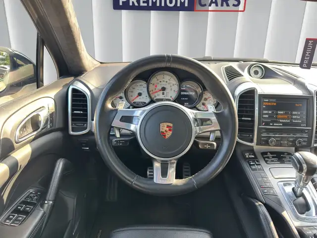 Porsche Cayenne view 12