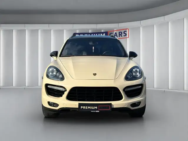 Porsche Cayenne view 8