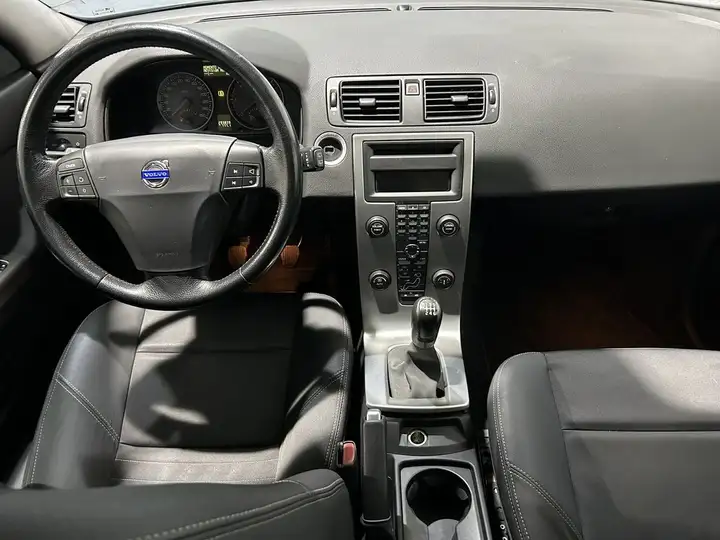 Volvo S40 2.0D Momentum 2007, foto 12