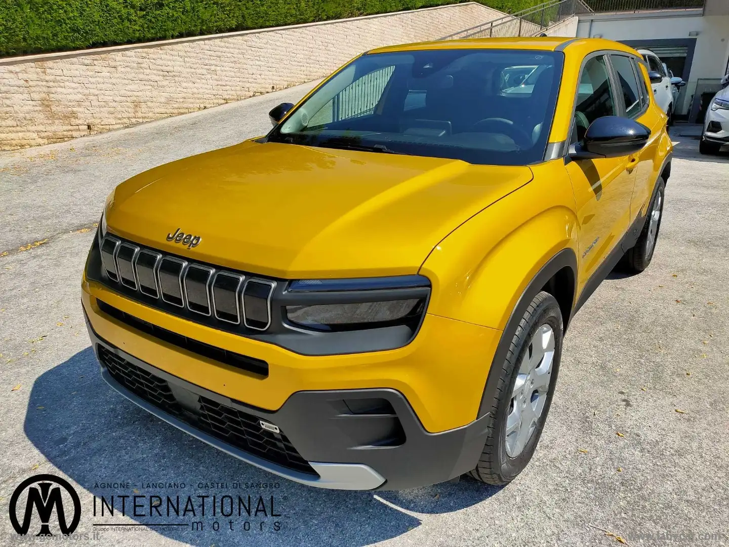 Jeep Avenger 1.2 Turbo Altitude Jaune - 1