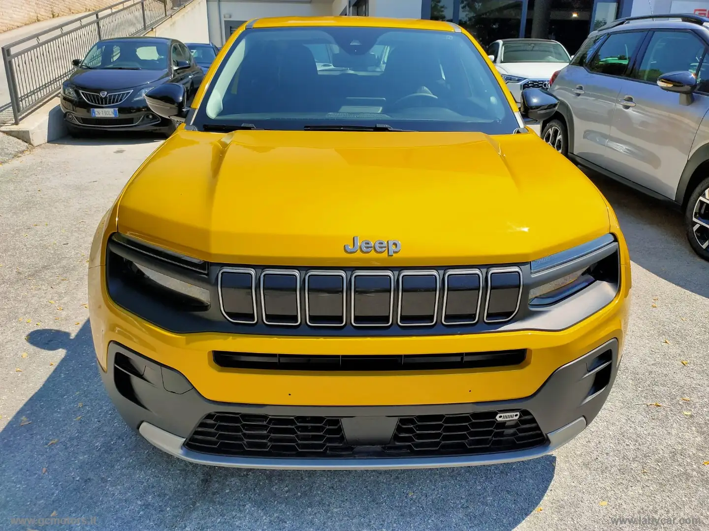 Jeep Avenger 1.2 Turbo Altitude Jaune - 2